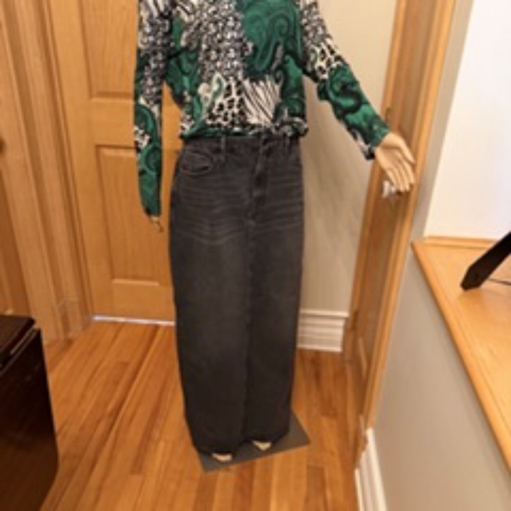 Good America Size 14 black denim maxi skirt (34). To the ankle on 5 ft 7.5 torso